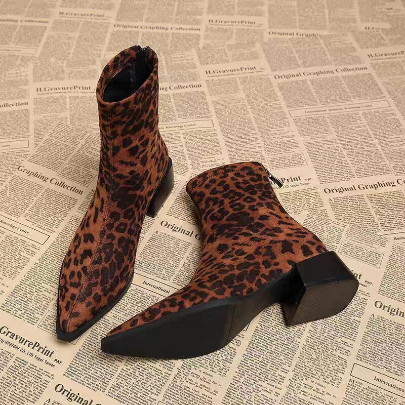 Vintage Fashion Online - Nouvelles bottines modernes à talon bas