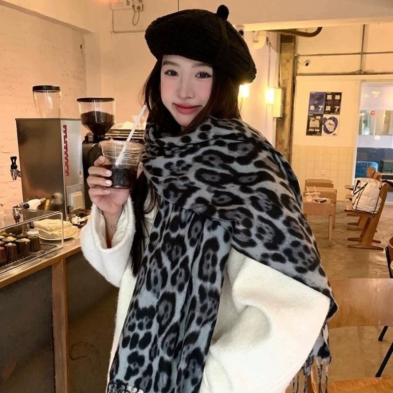 Écharpe rétro en soie à motif  - Vintage Fashion Ai avis et prix